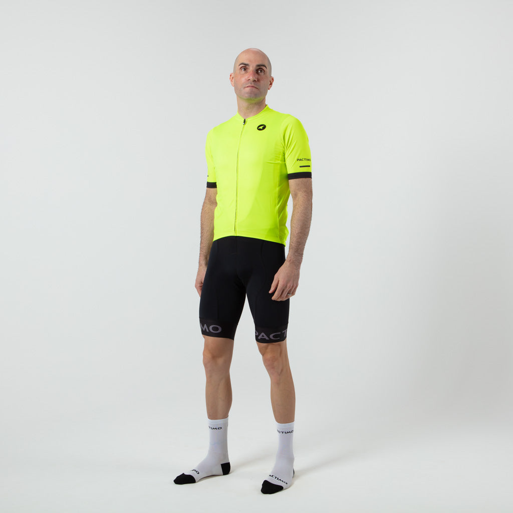 Loose Fit Cycling Jersey for Men - On Body Front View #color_manic-yellow
