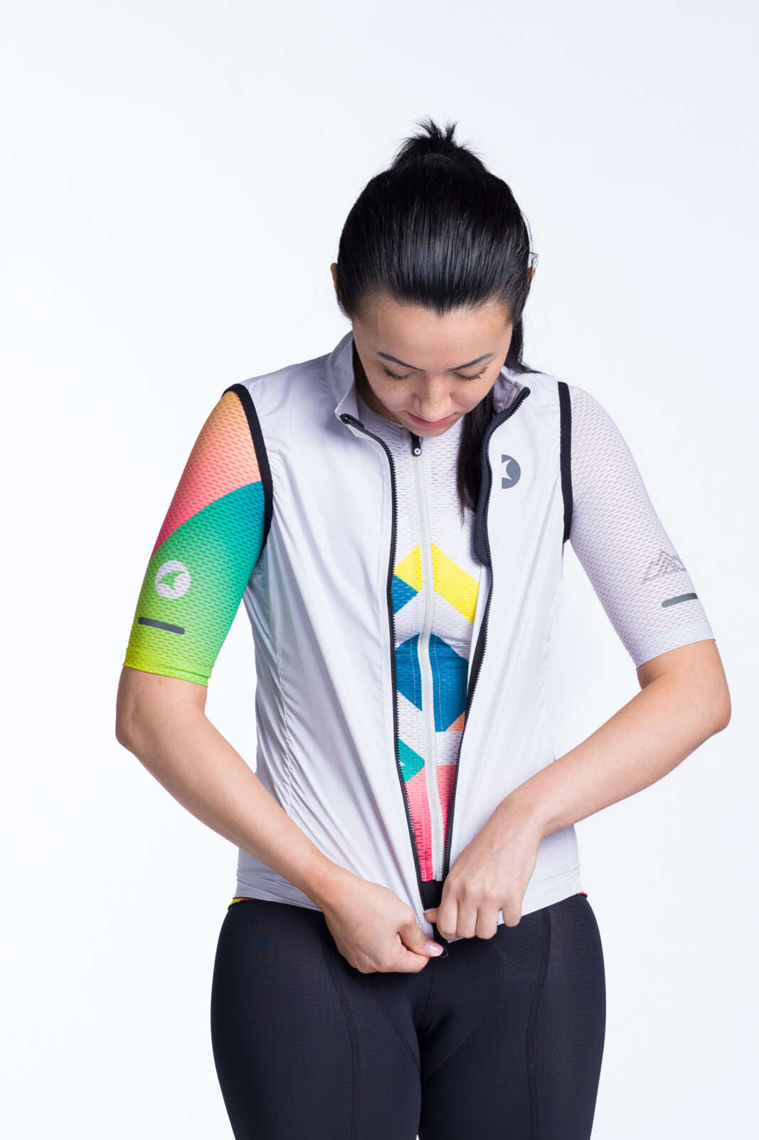 Women's White Packable Cycling Wind Vest - Zipper #color_bone