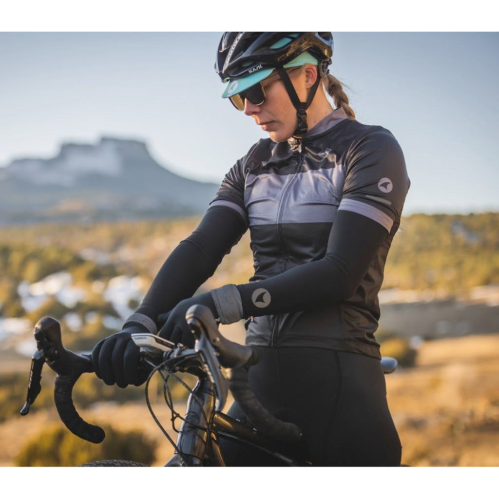 Thermal Reflective Cycling Arm Warmers - On the Road