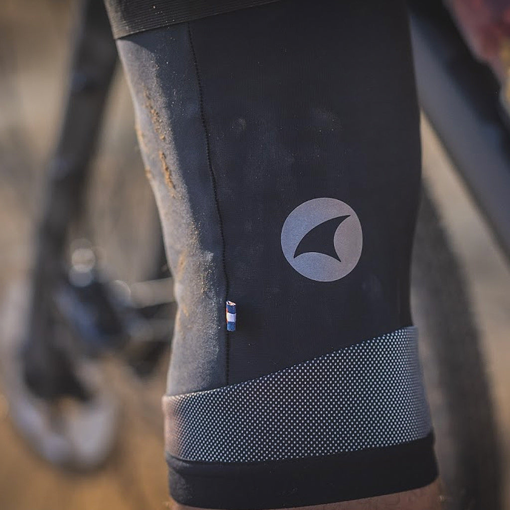 Thermal Reflective Cycling Knee Warmers - Close-Up